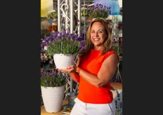 Marta Maria Garcia, Head of Product Management, Marketing & Retail for Dümmen Orange, holding La Diva Lavender